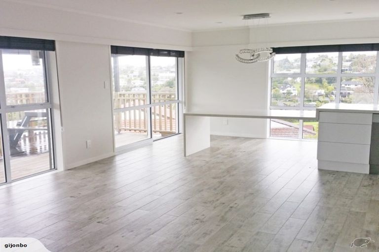 Photo of property in 12 Phillipa Place, Browns Bay, Auckland, 0630
