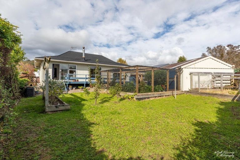 Photo of property in 43 Blueberry Grove, Timberlea, Upper Hutt, 5018