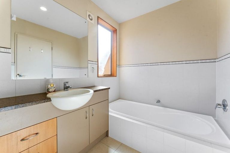 Photo of property in 3/56 Castor Bay Road, Castor Bay, Auckland, 0620