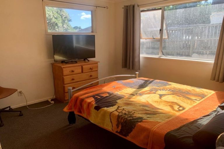 Photo of property in 2/62 Carlisle Road, Browns Bay, Auckland, 0630