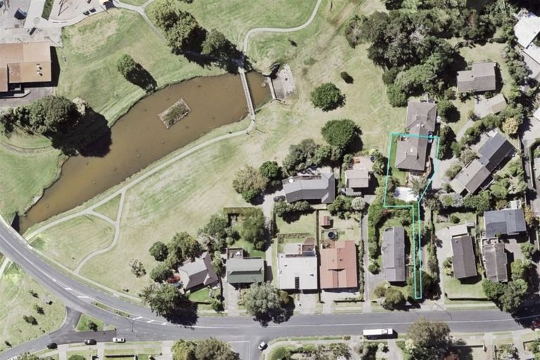 Photo of property in 1/69 Glencoe Road, Browns Bay, Auckland, 0630