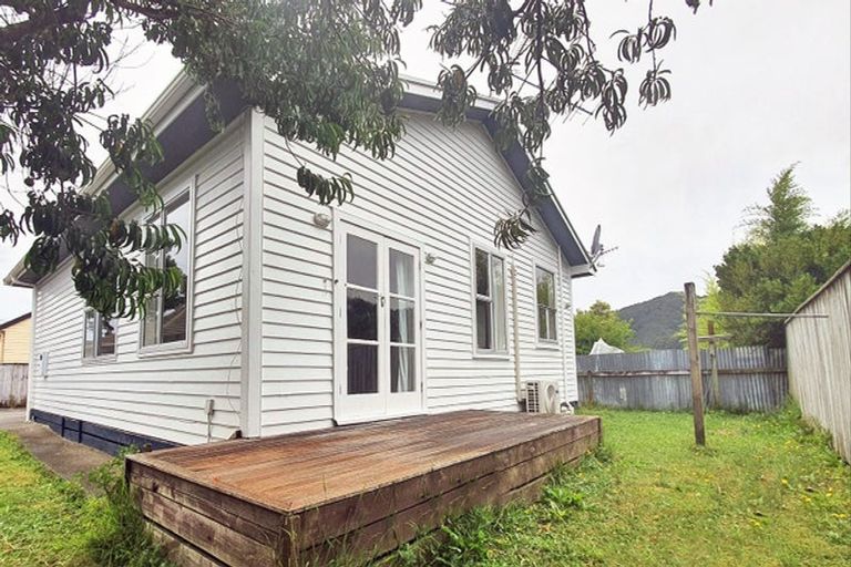 Photo of property in 18a Bush Street, Naenae, Lower Hutt, 5011
