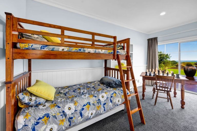 Photo of property in 16 Hector Place, Opunake, 4616