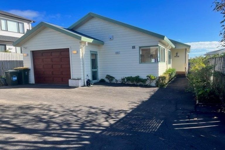 Photo of property in 9 Bradbury Road, Botany Downs, Auckland, 2010