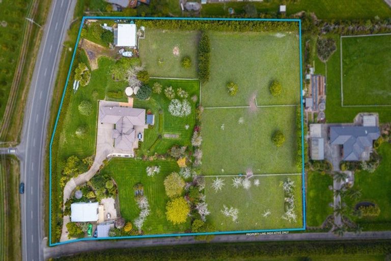 Photo of property in 175 Oraha Road, Kumeu, 0892