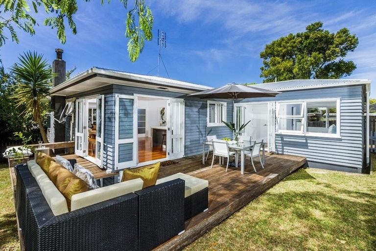 Photo of property in 20 Lynden Avenue, Hillcrest, Auckland, 0627