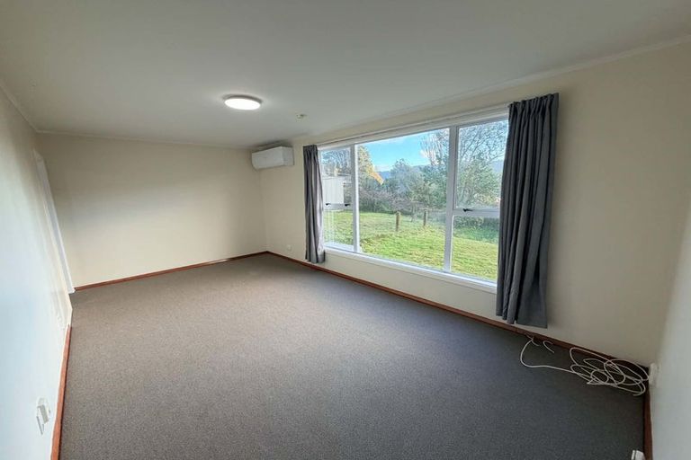 Photo of property in 3-5 York Place, Cannons Creek, Porirua, 5024