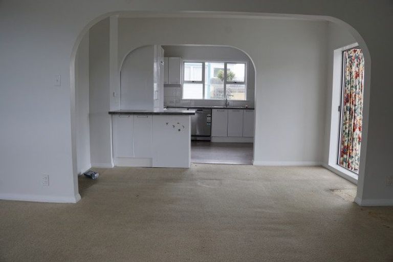 Photo of property in 109 Queens Drive, Lyall Bay, Wellington, 6022