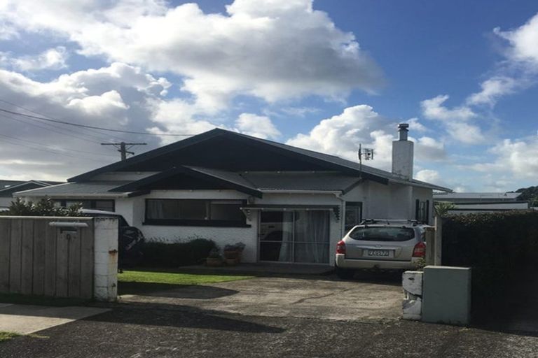 Photo of property in 3 French Street, Moturoa, New Plymouth, 4310