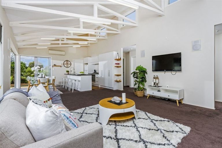 Photo of property in 208 Beach Haven Road, Beach Haven, Auckland, 0626