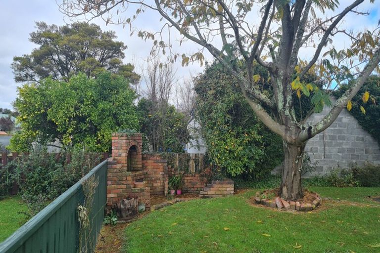 Photo of property in 6 Lansdowne Crescent, Lansdowne, Masterton, 5810