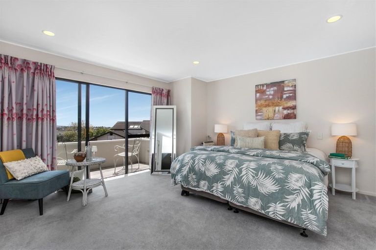 Photo of property in 8 Gillard Place, Eastern Beach, Auckland, 2012