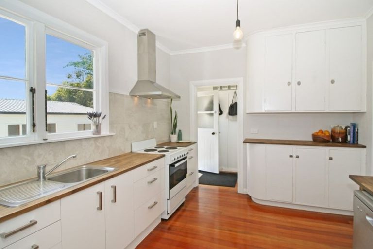 Photo of property in 18 Olson Street, Egmont Village, Inglewood, 4386