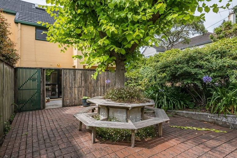 Photo of property in 35 Burma Road, Khandallah, Wellington, 6035