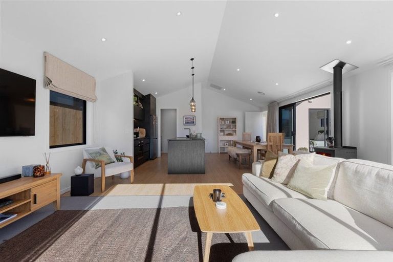 Photo of property in 32 Plough Street, Jacks Point, 9371