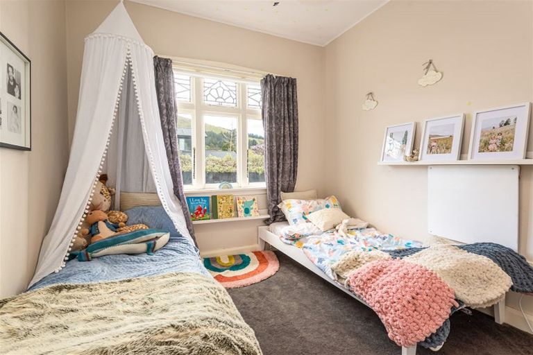 Photo of property in 31 Flavell Street, Heathcote Valley, Christchurch, 8022