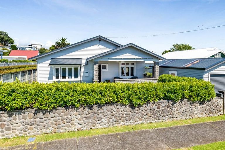 Photo of property in 76 Paynters Avenue, Strandon, New Plymouth, 4312