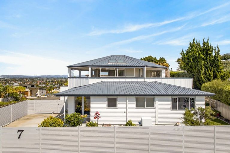 Photo of property in 7 Enfield Road, Hospital Hill, Napier, 4110