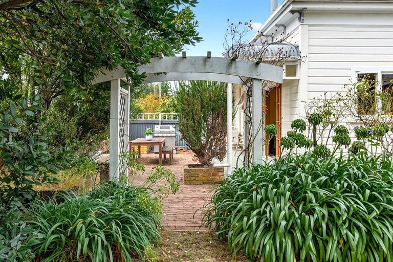 Photo of property in 93 Regent Street, Martinborough, 5711
