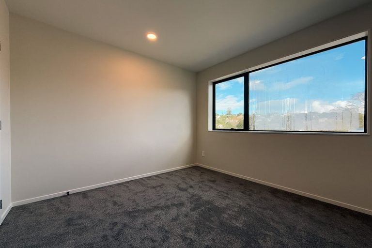 Photo of property in 5b Topliss Drive, Northcross, Auckland, 0632
