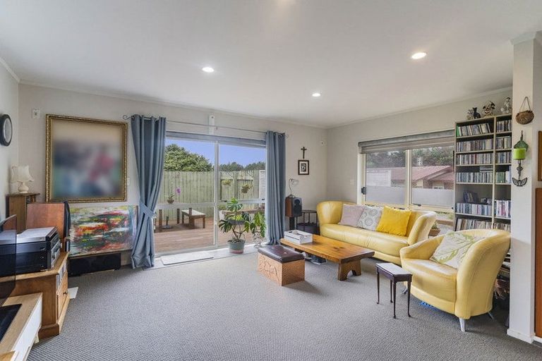 Photo of property in 98 Collingwood Road, Waiuku, 2123