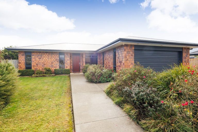 Photo of property in 22 Oak Crescent, Ashhurst, 4810