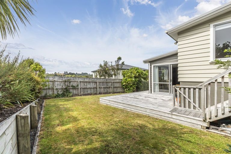 Photo of property in 3 Kaweka Close, Aotea, Porirua, 5024