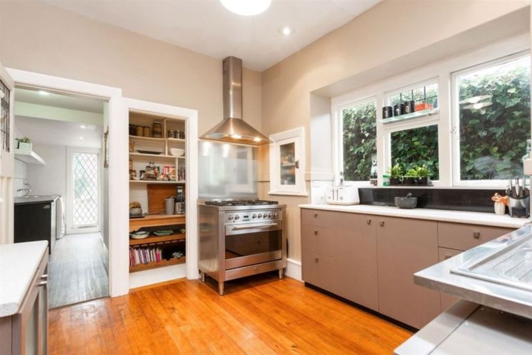 Photo of property in 27 Huntsbury Avenue, Huntsbury, Christchurch, 8022