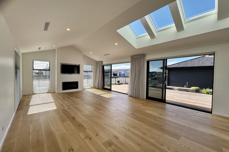 Photo of property in 16 Oriel Way, Rolleston, 7614