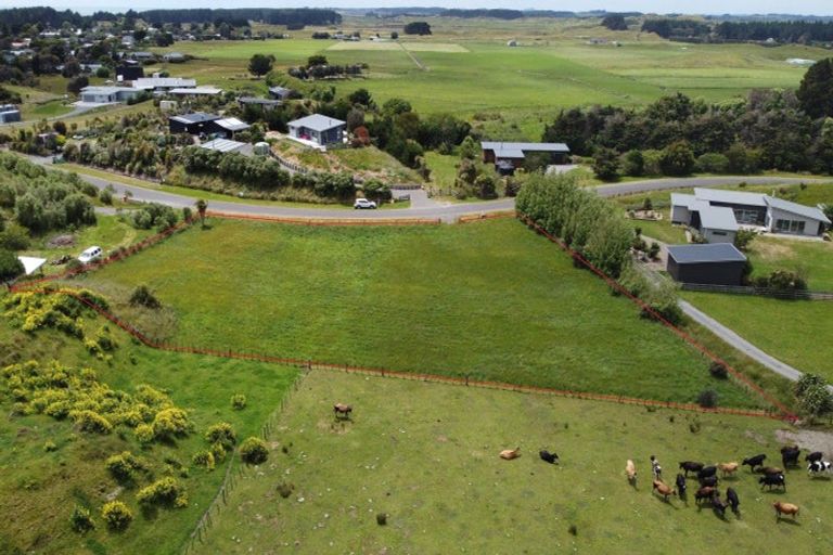Photo of property in 30 Strathnaver Drive, Waikawa Beach, Manakau, 5573