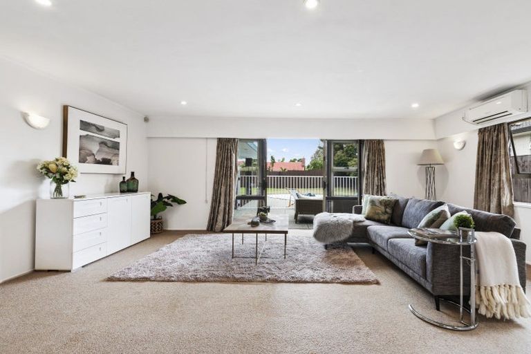 Photo of property in 11 Rippleside Place, Pahurehure, Papakura, 2113