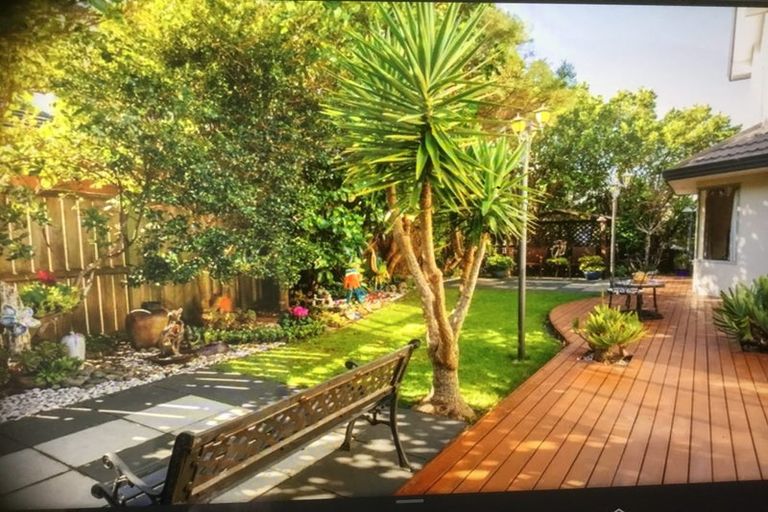 Photo of property in 6 Gresford Place, Churton Park, Wellington, 6037