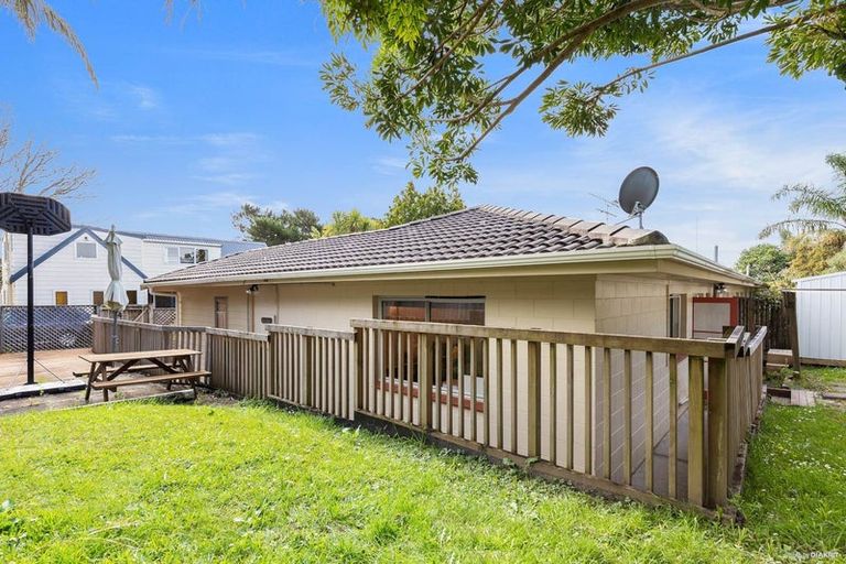 Photo of property in 1/3 Holt Avenue, Torbay, Auckland, 0630