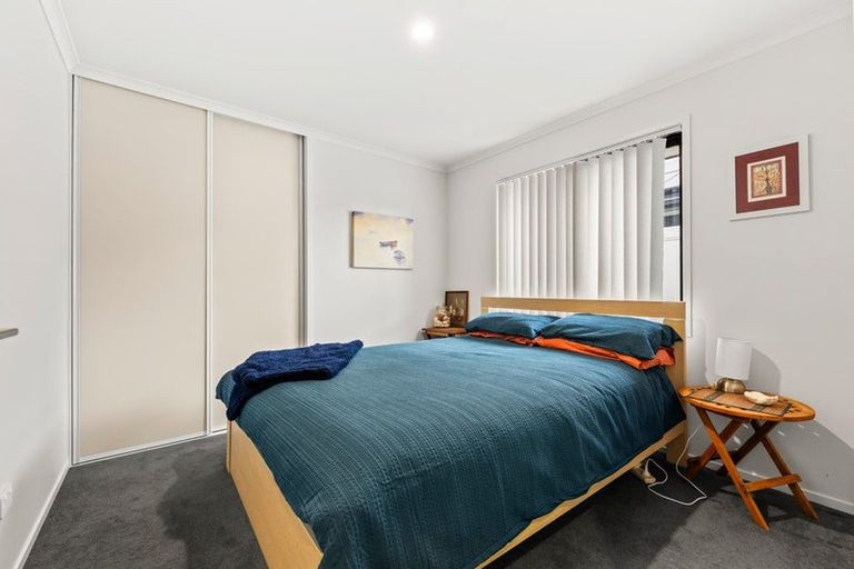 Photo of property in 4 Te Taniwha Road, One Tree Point, 0118