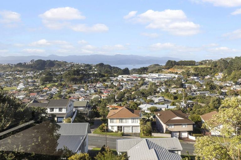 Photo of property in 7 Meadowcroft Grove, Johnsonville, Wellington, 6037