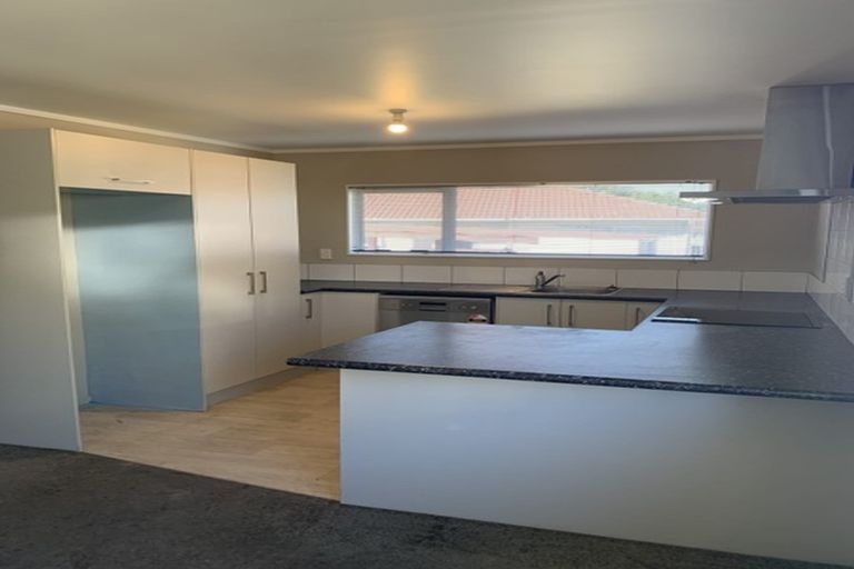 Photo of property in 49 Dungarvon Place, Clendon Park, Auckland, 2103