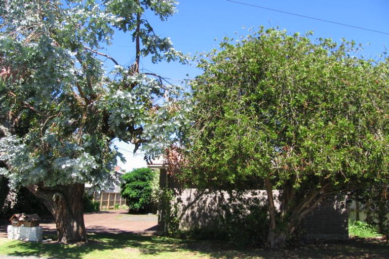 Photo of property in 2/15 Stratford Avenue, Milford, Auckland, 0620