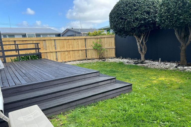 Photo of property in 1/1 Taikata Road, Te Atatu Peninsula, Auckland, 0610