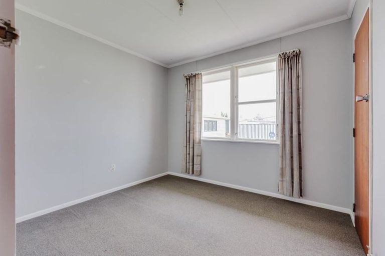 Photo of property in 39 John F Kennedy Drive, Milson, Palmerston North, 4414