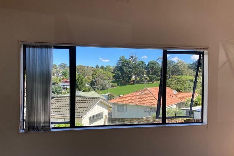Photo of property in 10 Loughanure Place, Massey, Auckland, 0614