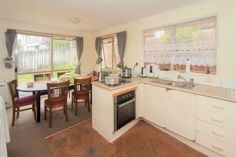 Photo of property in 10 Camphora Place, Ranui, Auckland, 0612