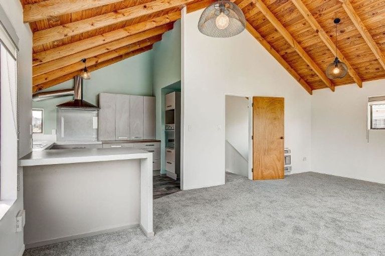 Photo of property in 2/13 Mana Esplanade, Paremata, Porirua, 5026