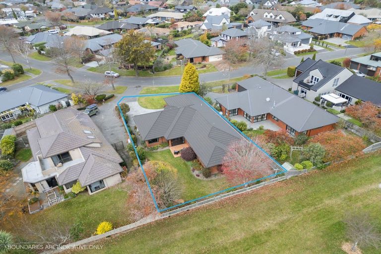 Photo of property in 12 Hatfield Place, Avonhead, Christchurch, 8042