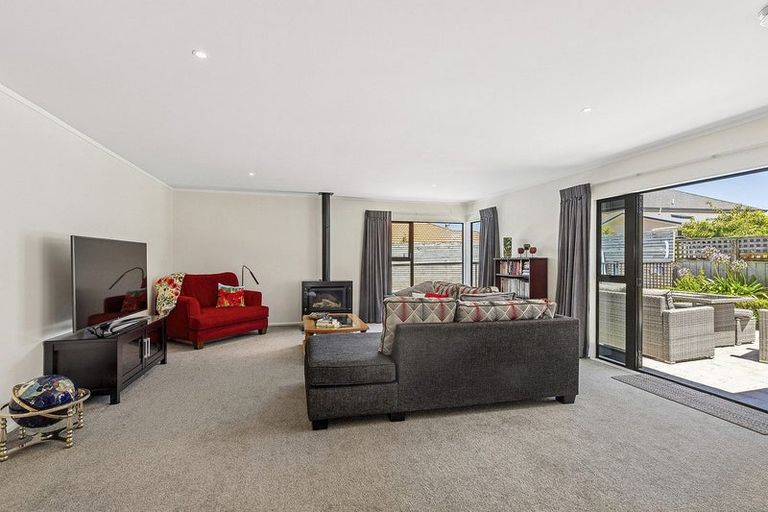 Photo of property in 6 Voyager Way, Whitby, Porirua, 5024