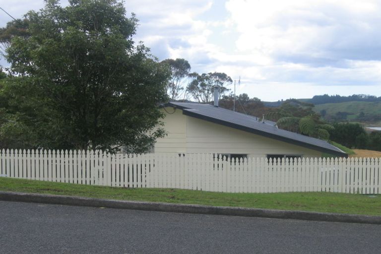 Photo of property in 50 View Road, Hikurangi, 0114