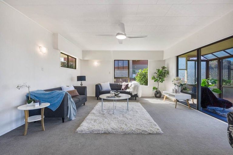 Photo of property in 12 Melandra Road, Stanmore Bay, Whangaparaoa, 0932