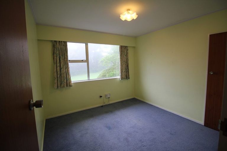 Photo of property in 13a Lyndfield Lane, Newlands, Wellington, 6037