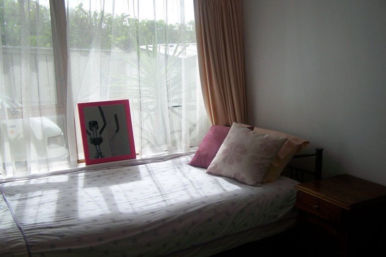 Photo of property in 1/7 Endymion Place, Half Moon Bay, Auckland, 2012