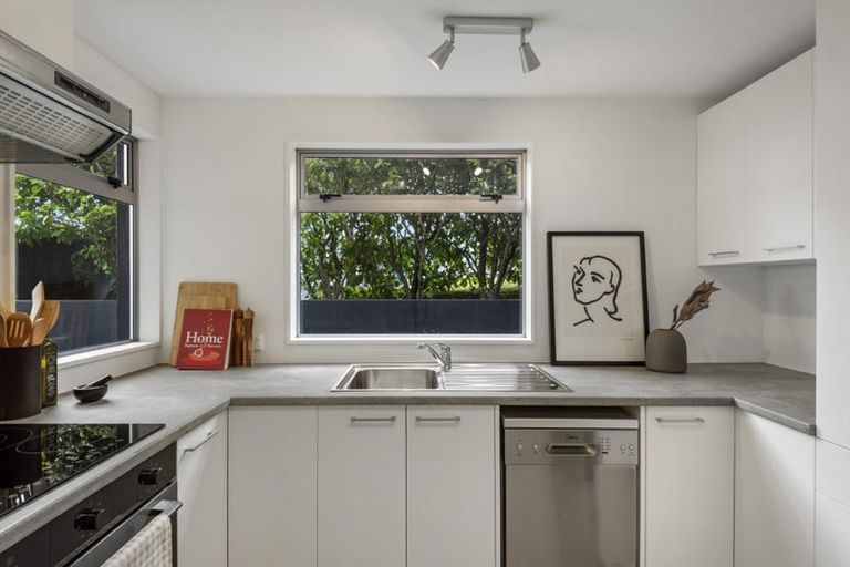 Photo of property in G 01/97 Pupuke Road, Northcote, Auckland, 0627