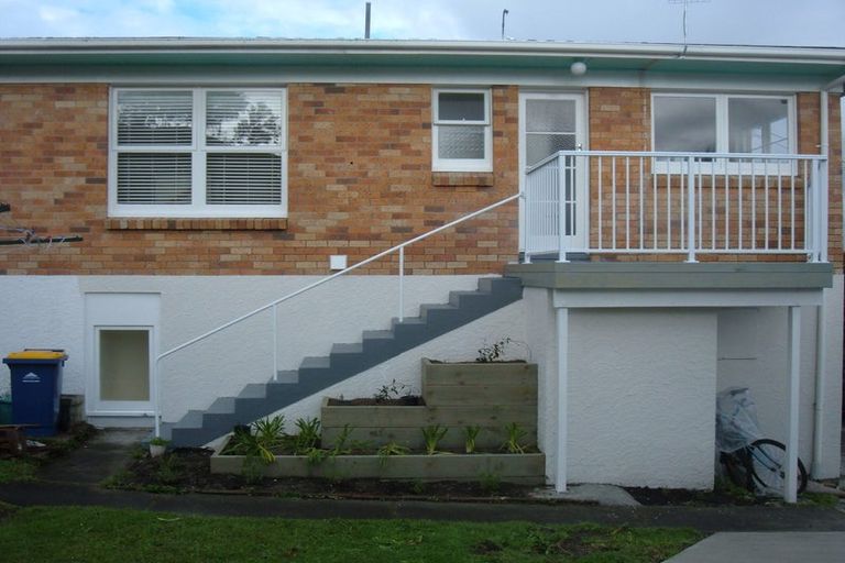 Photo of property in 1/32 Wicklow Road, Narrow Neck, Auckland, 0622